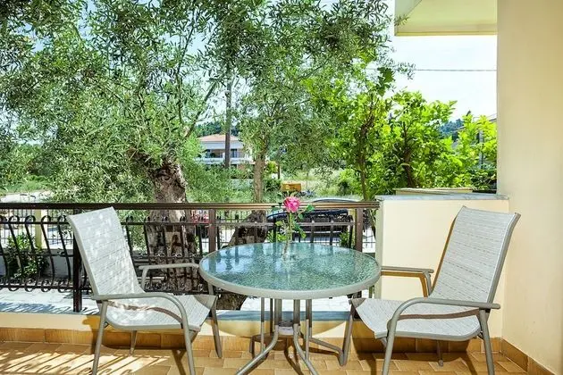 Standard Üç Kişilik Oda, Bahçe Manzaralı