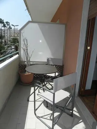 Standard Üç Kişilik Oda, 1 Yatak Odası, Balkon, Şehir Manzaralı (External)