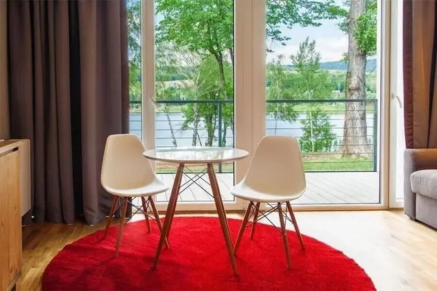 Premium Tek Büyük Yataklı Oda, Balkon, Kısmi Göl Manzaralı