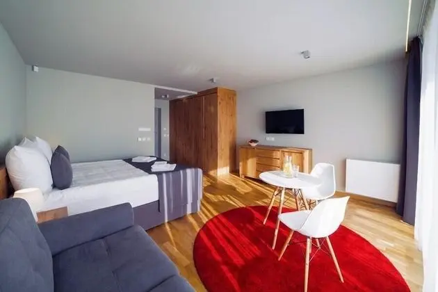 Premium Tek Büyük Yataklı Oda, Balkon, Kısmi Göl Manzaralı