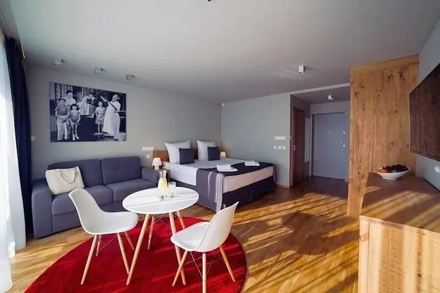 Premium Tek Büyük Yataklı Oda, Balkon, Kısmi Göl Manzaralı