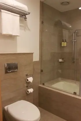 Business Tek Büyük Yataklı Oda