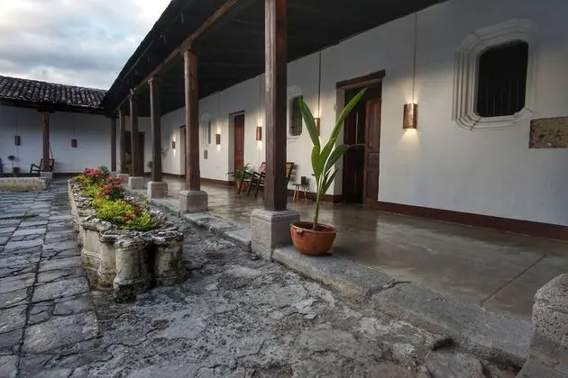 Üç Kişilik Oda, Birden Çok Yatak, Sigara İçilmez