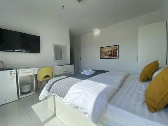 Basic Tek Büyük Yataklı Oda