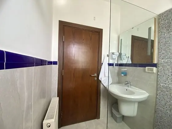 Basic Tek Büyük Yataklı Oda