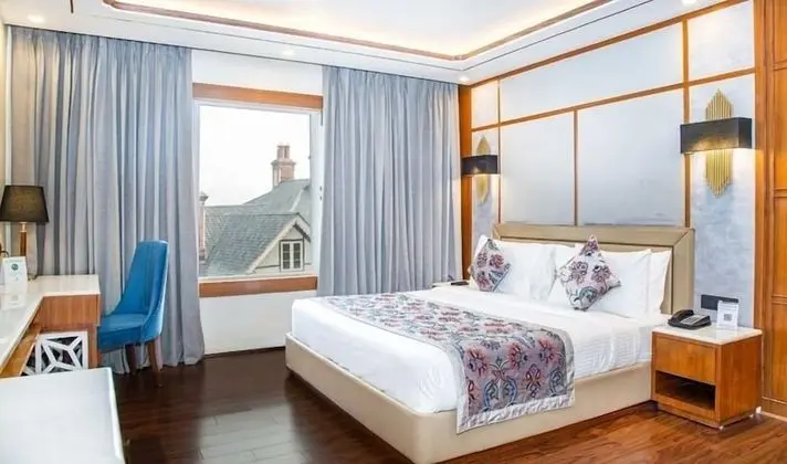 Deluxe Tek Büyük Yataklı Oda