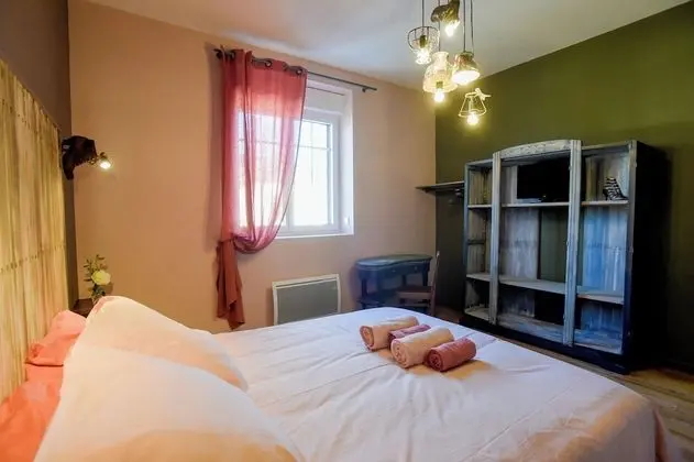 Tek Büyük Yataklı Oda (Les Brodequins)