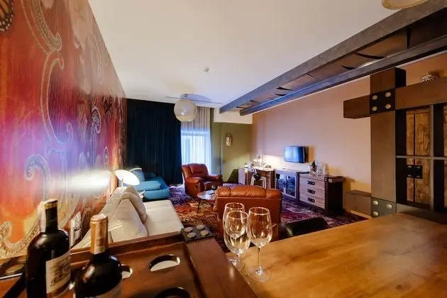 Deluxe Apart Daire (Burgundy)