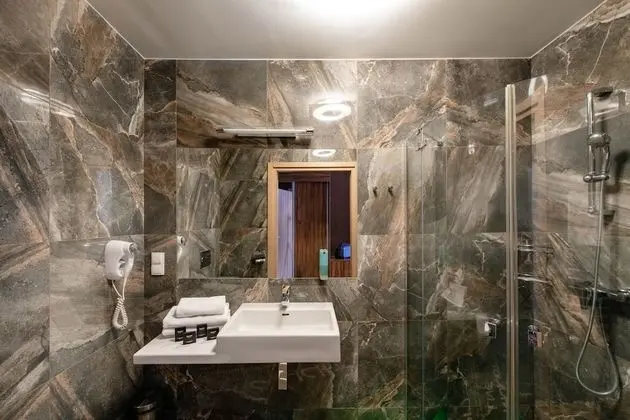 Deluxe Apart Daire (Burgundy)