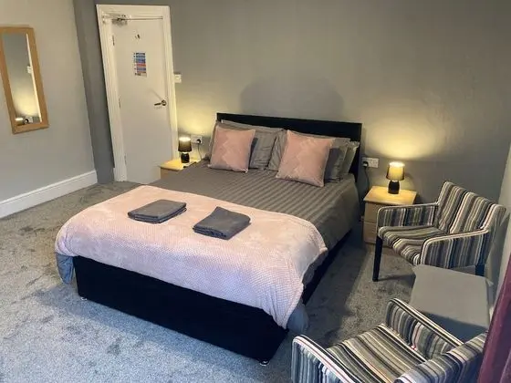 Tek Büyük Yataklı Oda, Banyolu/Duşlu (Large Room 2)