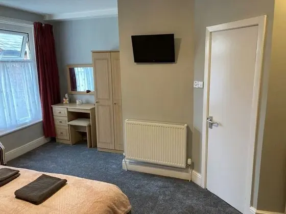 Tek Büyük Yataklı Oda, Banyolu/Duşlu (Large Room 2)
