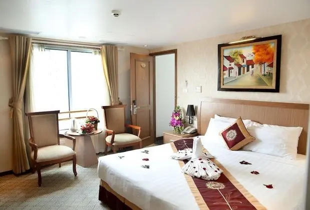 Junior Deluxe, 1 King Bed, City View