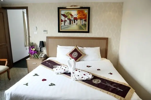 Junior Deluxe, 1 King Bed, City View