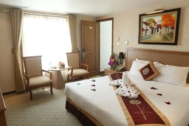 Junior Deluxe, 1 King Bed, City View