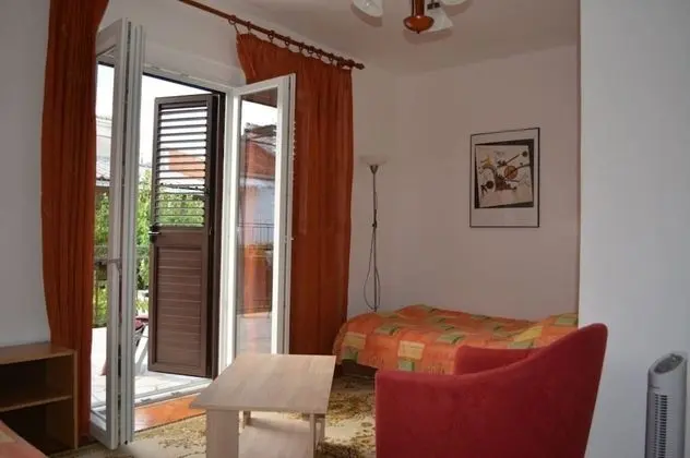 Apart Daire (Lenka - great location & free parking)