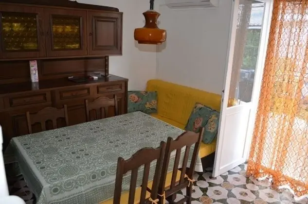 Apart Daire (Lenka - great location & free parking)