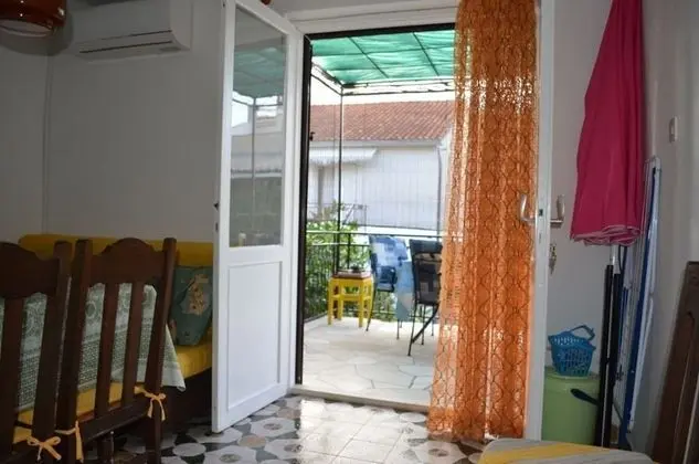 Apart Daire (Lenka - great location & free parking)