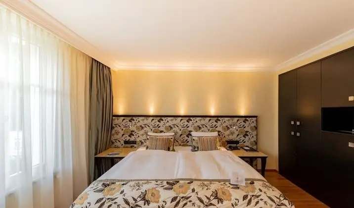 Premium Tek Büyük Yataklı Oda