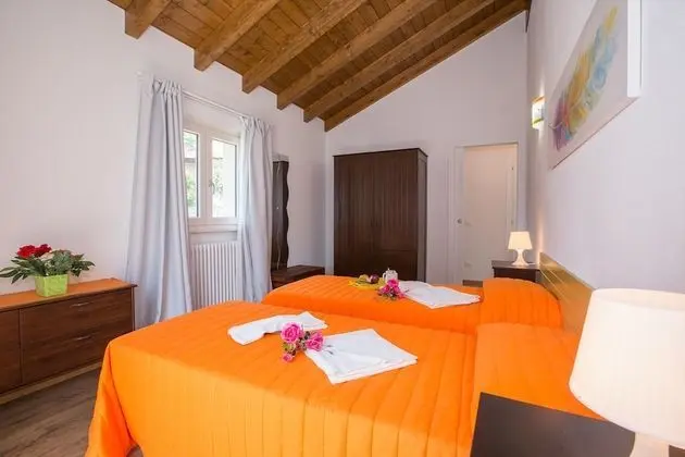 Family Sıra Ev, Birden Çok Yatak, 2 Banyolu, Bahçeli (Lenno Dolcelago)