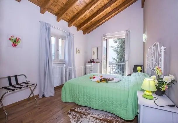 Family Sıra Ev, Birden Çok Yatak, 2 Banyolu, Bahçeli (Lenno Dolcelago)