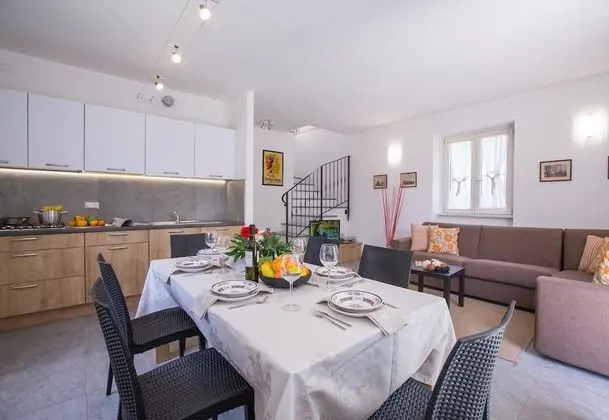 Family Sıra Ev, Birden Çok Yatak, 2 Banyolu, Bahçeli (Lenno Dolcelago)