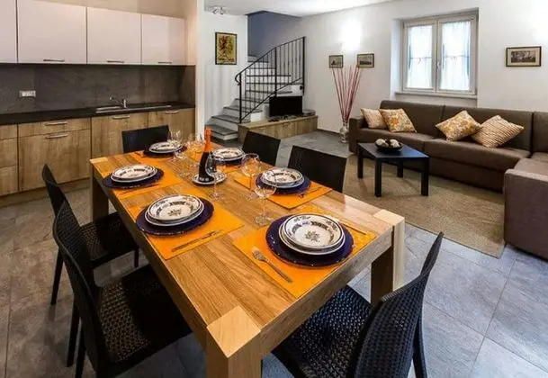 Family Sıra Ev, Birden Çok Yatak, 2 Banyolu, Bahçeli (Lenno Dolcelago)