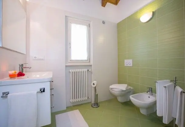 Family Sıra Ev, Birden Çok Yatak, 2 Banyolu, Bahçeli (Lenno Dolcelago)