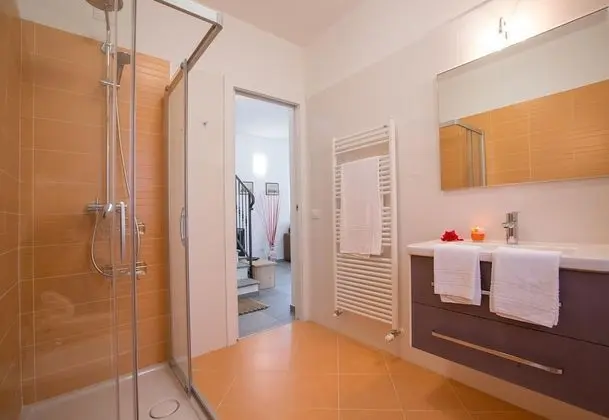 Family Sıra Ev, Birden Çok Yatak, 2 Banyolu, Bahçeli (Lenno Dolcelago)