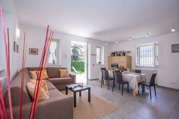 Family Sıra Ev, Birden Çok Yatak, 2 Banyolu, Bahçeli (Lenno Dolcelago)