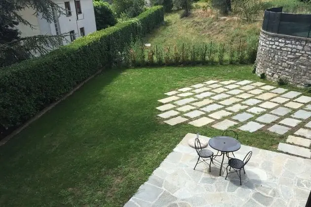 Family Sıra Ev, Birden Çok Yatak, 2 Banyolu, Bahçeli (Lenno Dolcelago)