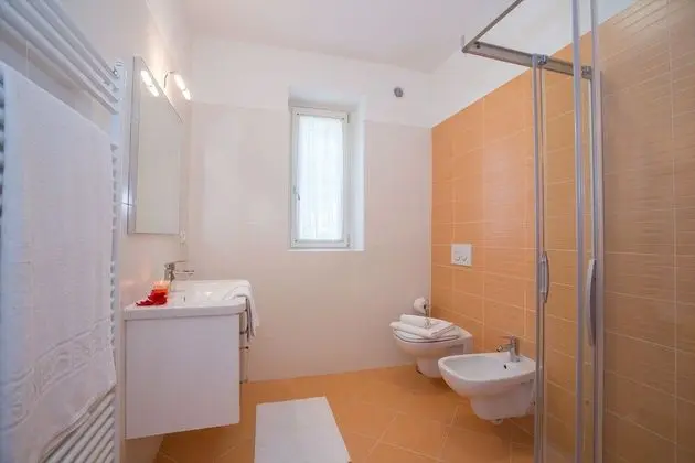 Family Sıra Ev, Birden Çok Yatak, 2 Banyolu, Bahçeli (Lenno Dolcelago)