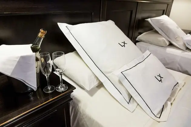 Luxury Oda