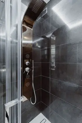 Comfort Tek Büyük Yataklı Oda, 1 Büyük (Queen) Boy Yatak ve Çekyat, Özel Banyo