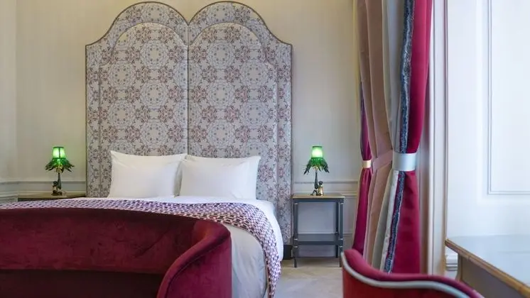 Royal Tek Büyük Yataklı Oda