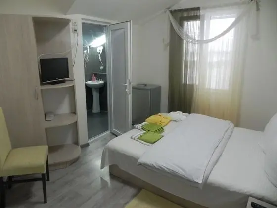 Standard Tek Büyük Yataklı Oda
