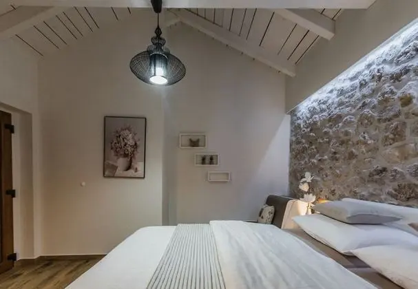 Ev (Leonarda - luxury stone house - H(6+1)