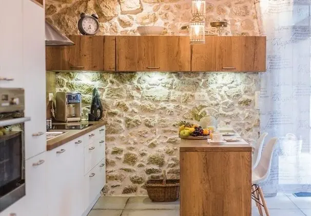 Ev (Leonarda - luxury stone house - H(6+1)