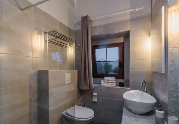 Ev (Leonarda - luxury stone house - H(6+1)