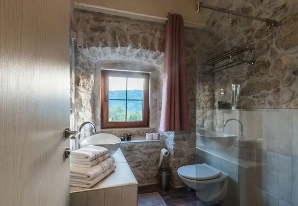 Ev (Leonarda - luxury stone house - H(6+1)