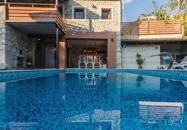 Ev (Leonarda - luxury stone house - H(6+1)