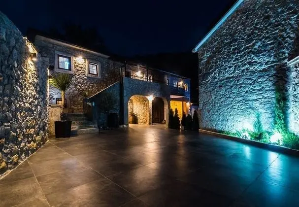 Ev (Leonarda - luxury stone house - H(6+1)