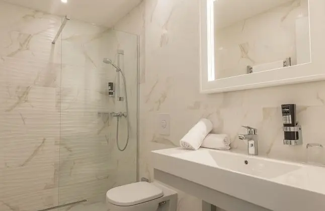 Comfort Oda, Teras