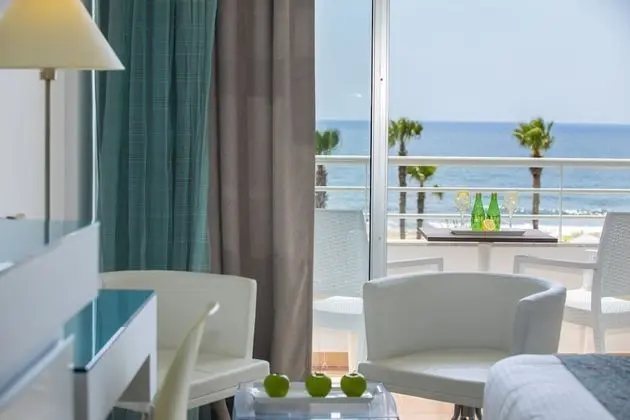 Tek Büyük veya İki Ayrı Yataklı Oda, Deniz Manzaralı