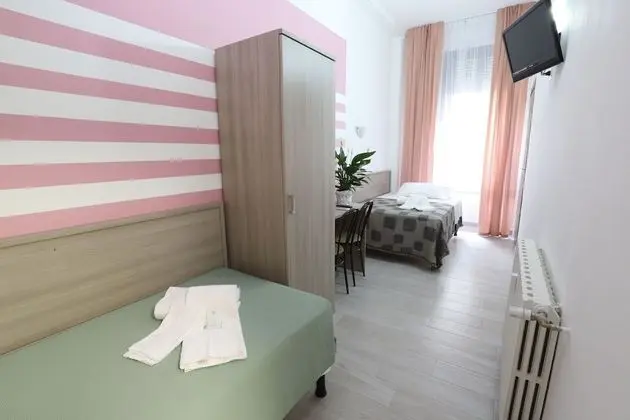 Tek Büyük veya İki Ayrı Yataklı Oda, Banyolu/Duşlu