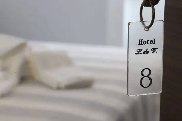 Tek Büyük veya İki Ayrı Yataklı Oda, Banyolu/Duşlu