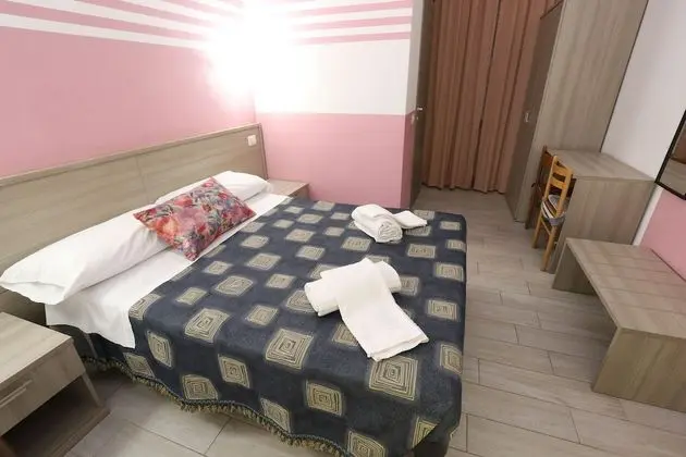 Tek Büyük veya İki Ayrı Yataklı Oda, Banyolu/Duşlu