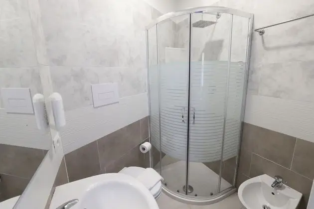 Tek Büyük veya İki Ayrı Yataklı Oda, Banyolu/Duşlu