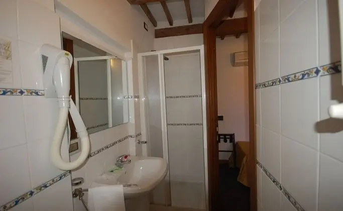 Economy Üç Kişilik Oda, Özel Banyo