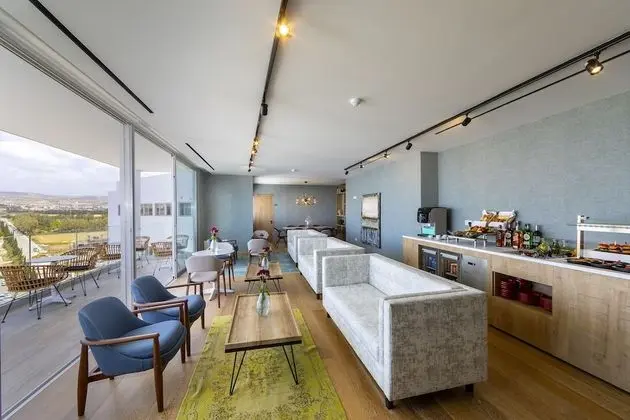 Deluxe Süit, Business Dinlenme Salonu Kullanımı, Deniz Manzaralı (Presidential)