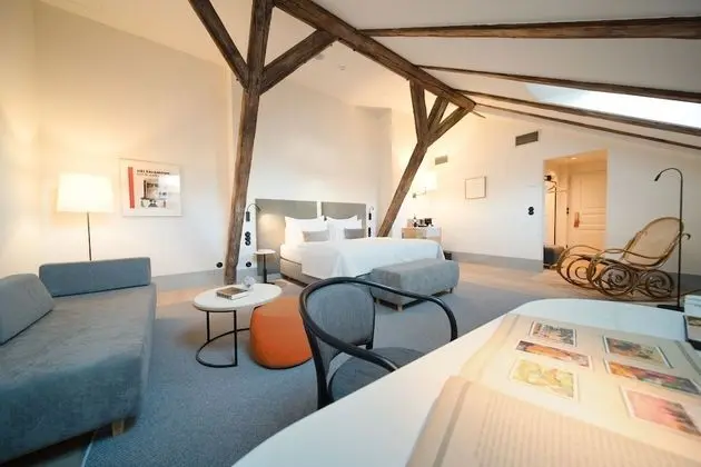 Bookquet Junior Suite